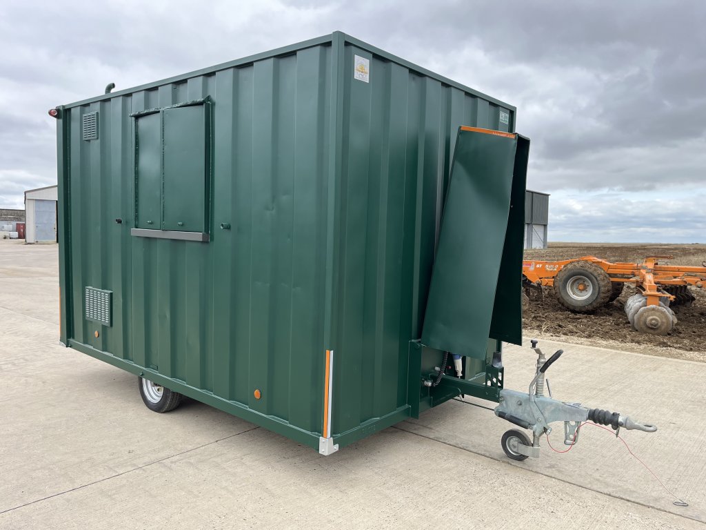 Genquip Groundhog GP360 Towable Mobile 6 Person Welfare Unit - Site